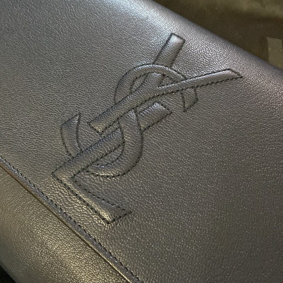 Authentic YSL clutch in Great Condition, Navy Blue. Comes with dust bag - Picture 3 of 11